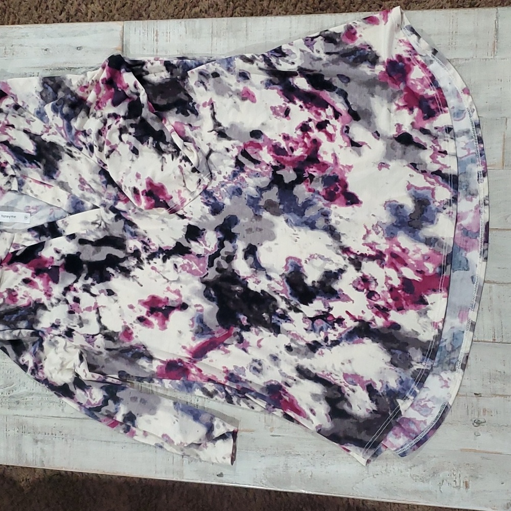 V neck 3/4 sleeve slinky material
